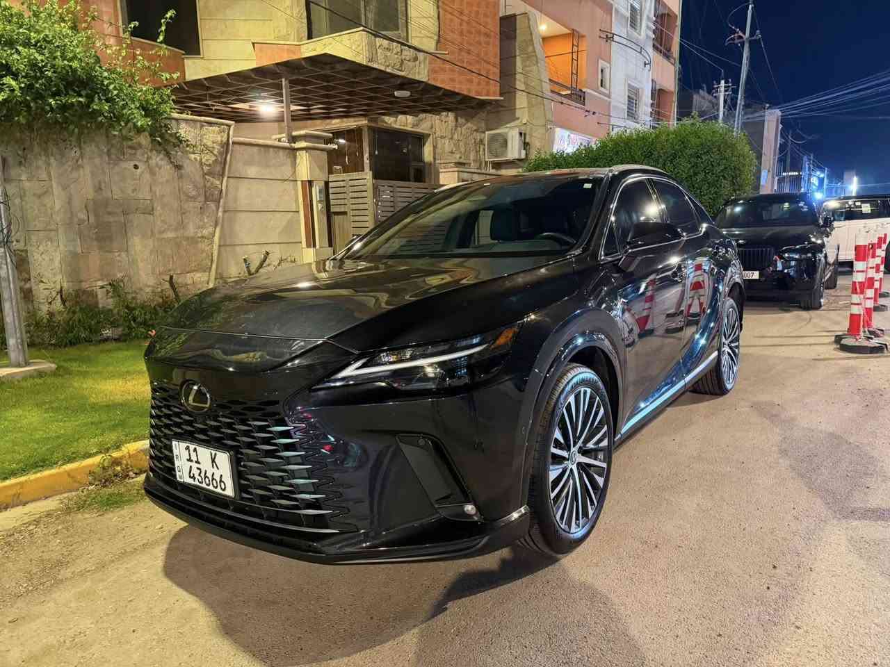 Lexus Rx 350H 2024
* محرك: 2.5 لتر – 4 سلندر + محركات كهربائية
* النظام: Hybrid Lexus System
* القوة الإجمالية: ≈ 246 حصان
* ناقل الحركة: E-CVT
* نظام الدفع: AWD (دفع رباعي إلكتروني)
* نظام Lexus Safety System
* فرامل طوارئ تلقائية
* رادار أمامي
* Lane Assist (المحافظة على المسار)
* نظام الاصطفاف الذاتي
* Blind Spot Monitoring
* كاميرا 360°
* حساسات أمامية وخلفية
* شاشة وسطية: 14 إنش
* Apple CarPlay + Android Auto
* مقاعد جلد
* تبريد + تدفئة
* تشغيل بصمة + تشغيل عن بعد 
* شاحن لاسلكي
* نظام صوتي 
* لون: أسود (BA BLACK)
* إضاءة LED كاملة متغيرة 
* ويل 19 
* مرايا كهربائية + طي أوتوماتيكي
* سقف سلايد
* دخول ذكي لكافة الابواب مع فتح وغلق الباب الخلفي بحساس القدم.
* سقف كنتارة
* ممشى السيارة 11 الف كم 
* حادث السيارة الجاملغ الخلفي الايسر (مصلح ومصبوغ)
* ⁠السعر 43,500$
***********
