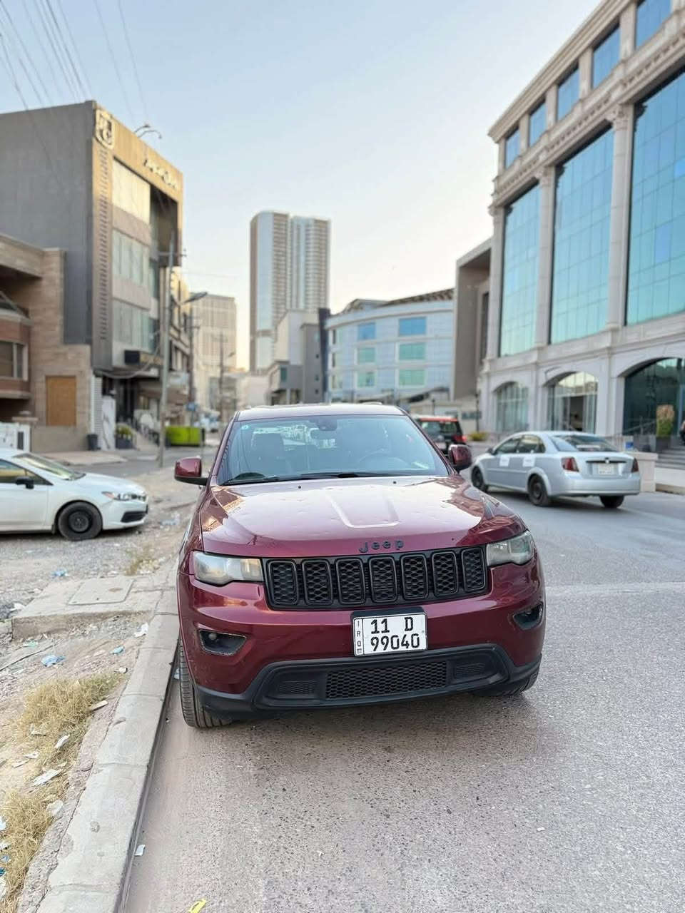 السلام عليكم
جيب بلاك توب

موديل 2018

 الحادث فقط البنيد مبدل ومصبوغ

وصار بيها حالوب بالعراق قليل بالقمارة والبنيد فقط وصار بيها بارد بالصندوك واتكحل

لون ماروني

حجم المحرك 6 سلندر

شاشه كبيرة مع GPS .ونظام كار بلي .

*   المقاعد جلد ومخمل و تدفئة 

*   ويل قياس 20 انج بلادي

*   تدفئة ستيرن .

*   تشغيل عن بعد .

*   صندوق كهربائي

رادر خلفي توقف ذاتي

*   حساسات خلفية 

*   كاميره خلفية دوارة .

‏. ( Auto Break System ) نظام بريك اوتو عند الرجوع الى الخلف *

رقم بغداد تحويل مباشر بسمي

عنوان بغداد حي الكوفه 

السعر 190 وبيها مجال 

للاستفسار ***********
