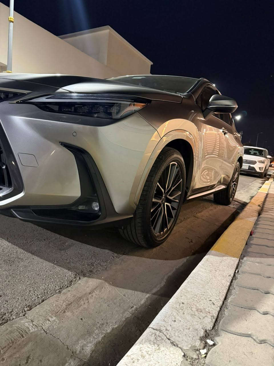 سلام عليكم شباب
#لكزس 2022رصاصي
خليجيه كفاله عامه من رصعه وبارد وشخط
# فول مواصفات 1على واحد  

#ماشيه 4 تالف وقابله الزياده 
#رقم بغداد مميز 
تحويل ثاني يوم 
مكاني بصره 
السعر 415 وبيها مجال 
***********
