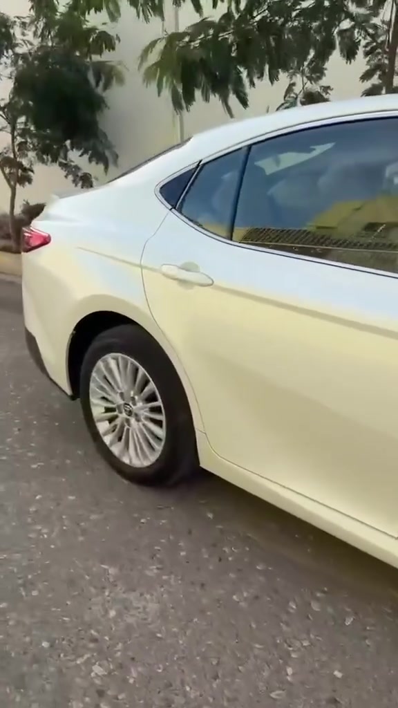 تويوتا كامري 2025 خليجي وكالة جيهان
ماشية فقط 15 الف
المواصفات..
محرك 4 سلندر - 2500 CC اقتصادي 
مقاعد مخمل..كشن كهرباء
فتحة سقف
شاشة لمس مع أبل كار بلاي + 
أندرويد أوتو
كاميرا خلفية + 
حساسات
مثبت سرعة
دخول  ذكي 
وتشغيل بصمة
إضاءة LED نهارية
شاحن واير لس
ترحيب شعار تيوتا بلأبواب
سايد بريك كهرباء دكمه
اوتو هولد
وبعد بيها مواصفات
السعر 285$
للاتصال..***********مكان السياره بغداد
رقم اربيل بأسمي..سنويه وهزه جديده
ملاحضه .
الجاملغات الاماميه والبنيد والدعاميه الاماميه وربع القماره الامام مغلف بي بي اف

