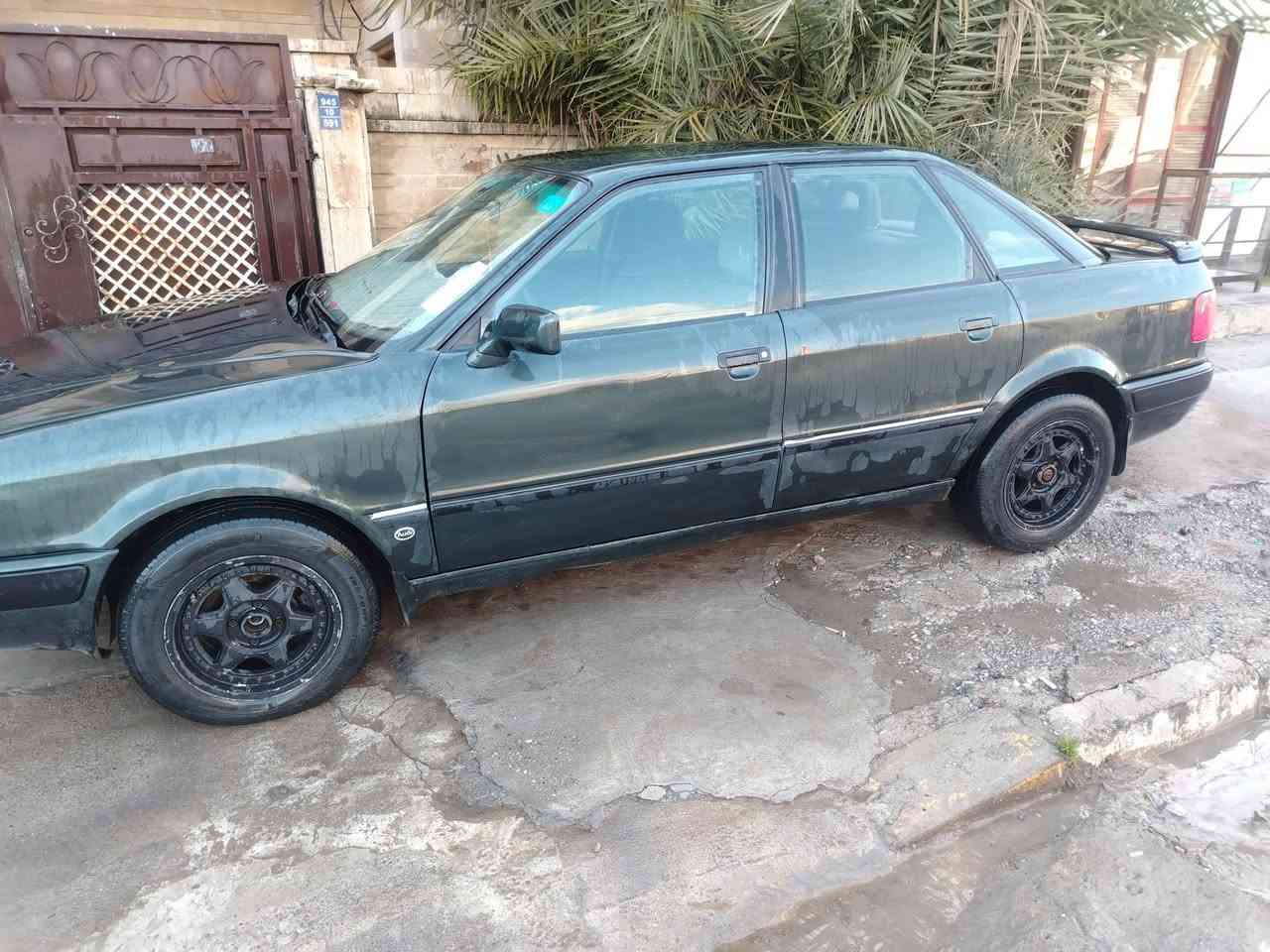 السلام عليكم سيارة اودي جاهزة تبريد باسمي رقم انكليزي كابون بانزين بيها صبغ عام رش بيها تقحيل جان بدون مرواس بيع فقط قفل ٣٥ واكو ارخص كل شي موجود بل سوك رقمي ***********
