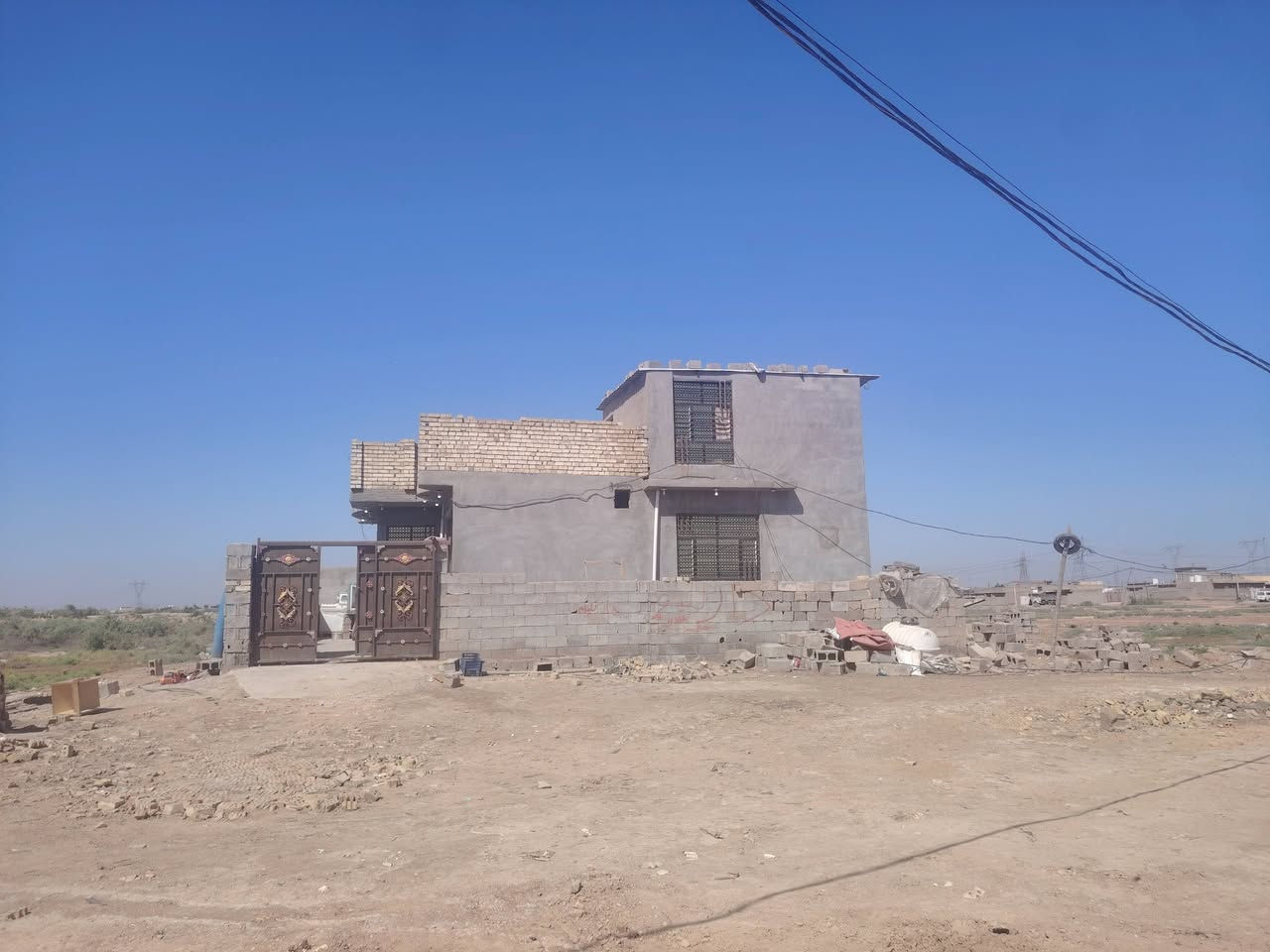 السلام عليكم بيت للبيع قرب السيطره النهروان اتصال واتساب او اتصال ***********
