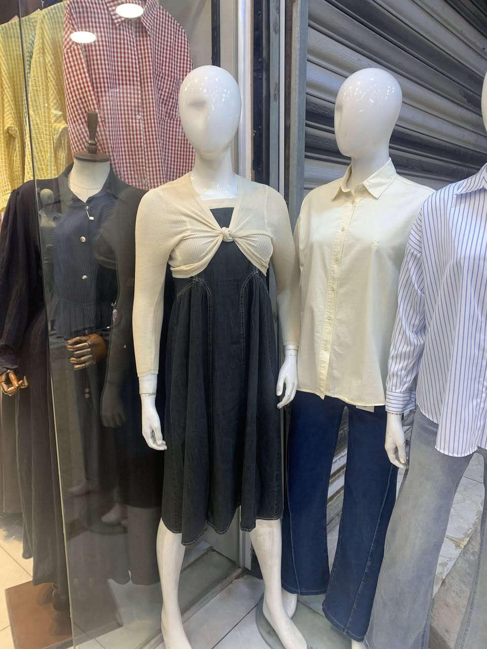 السلام عليكم ملكانات نسائي للبيع السعر خاص 
رقم التلفون ***********
