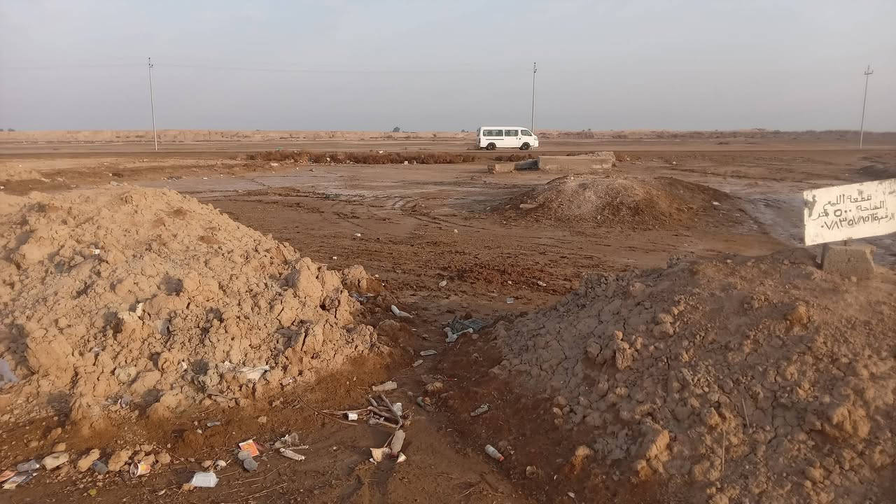 قطعه ارض للبيع مساحتها 500ع طريق ابلماش يم الجسر الاخضر وجهيتها شارع العام وضهرها شارع اتصال 
***********
