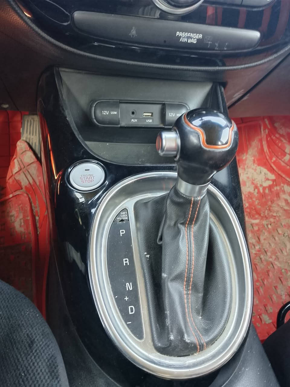 السلام عليكم سياره للبيع كيه صول موديل 2018 سياره جديده
بمعنئ الكلمه ماشيه 64   مكينه 1600 جي دي اي تيربو تحويل مباشر سياره مال جناي بعدهي زيرو ضرر فقط قبق جنطه ليبل واحد

 مع السونار سياره فول مواصفات عداه الفتحه بصمه السعر 115وبيه

 مال بصيط حك الجيه مكاني بابل القاسم حي العسكري الاستفسار *********** .
