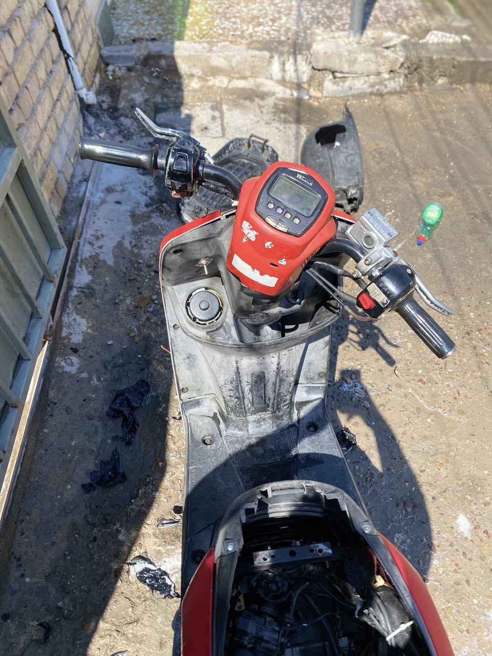 السلام عليكم دراجه بوليس ونوزل ١٢٠  الدراجه محركها خير من الله الدراجه بلاديه سلف بلادي نكره سلف اشاير هورن لايت عالي ناصي بكلايت شغال الدراجه خير من الله كفاله لونها احمر علا برتقالي ختم واحد محركها ما مفتوح جيب مصلح و تعال افحص الدراجه بحالت الوكاله السعر 600 وبيها مجال المكان الغزاليه شارع المركز الرقم ***********
