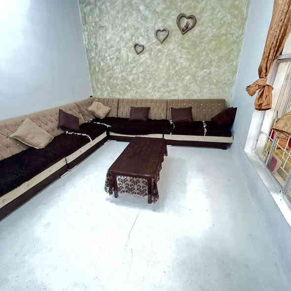 قنفات مستعمل للبيع مع ميز معه
سعر..  100الف قفل عنوان اربيل لنكه40متر ***********
