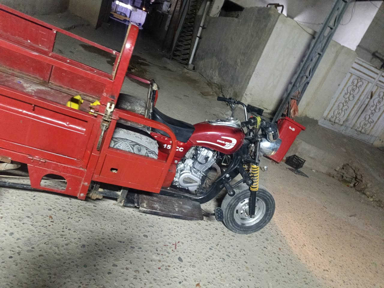 سلام عليكم ورحمة الله وبركاتة ستوته لبيع ستوته نضيفه وحلوه محركهه جديد ما مفتوح كلشي شغال بيهه سلف كهربائيات بك لايتات كلهن شغالات هورن شغال سعر ستوته2250 مليونين وربع مو شراي لا يطبلي رجان رجان رجان  هاذ رقمي بي واتساب ع ونتصال ***********مكاني ميسان عماره ماجديه قرب سيد عاشور مو شراي لا يتعبني ستوته مال جناي محركه ع سلف وهندر اهم بس لهندر ما شاده موجود نتباه ستوته اوراقهه كامله ومديل 2015
