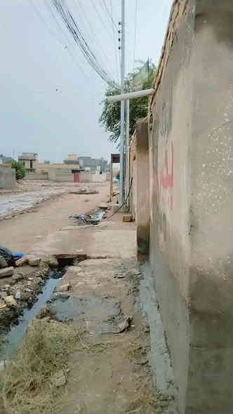 بيت للبيع مساحته 140زراعي مكانه صوب بني ركاب منطقه شويلي يحتوي على 3غرف وصاله ومطبخ وديوانيه وصحيات البيت ركن عله شارع 15 قريب عالطاقه ابصف المدرسه الصينيه الجديده للاستفسار الاتصال على الرقم ***********
