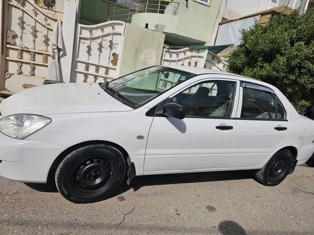 لانسه ر موديل 2009  مه کینه بچوک بی سبو غ بی لیدرا و گیرو مه  کینه و ته برید ته قه و ره قه به شه رت چرکه ی نیه  تایه یی نوی ره قه م و سه نه وی و فه حس و هه ززه نوی تابلیی خاوین و له سه ر بیلا دی ماوه. ته وه نرخی 79وه ره قه موبایل ***********شوین هه ولیر أربيل, العراق
