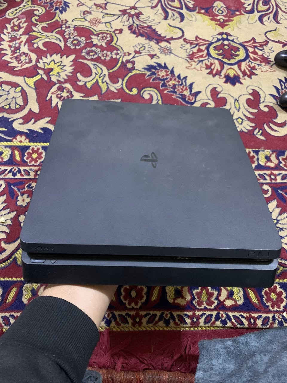 السلام عليكم بلي 4 مهكر نضام 
 باندل ذاكرة 1تيرا  كلش نضيف وممفتوح ولامصلح مع يدات ثنين وحده اصليه وحده تجاريه وهارد خارجي نص 500 ذاكرته 
سعر ٣٠٠ وبي مجال اذا وي الهارد اذا بدون هارد ٢٧٥


**إذا كنت صاحب هذا الإعلان وتريد حذفه لأي سبب، رجاءا أرسل رسالة إلى الدعم الفني**