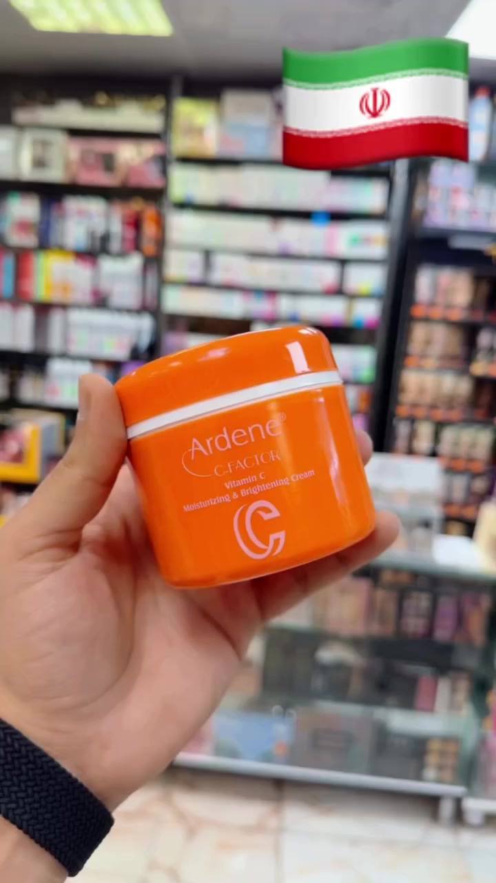 كريم Ardene C-Factor Vitamin C Moisturizing & Brightening Cream. 
يحتوي على فيتامين C وحمض الهيالورونيك والكولاجين المتحلل.
يعمل على ترطيب البشرة وتفتيحها.
له خصائص مضادة للتلوث.
يساعد في تقليل الخطوط الدقيقة والتجاعيد.


**إذا كنت صاحب هذا الإعلان وتريد حذفه لأي سبب، رجاءا أرسل رسالة إلى الدعم الفني**