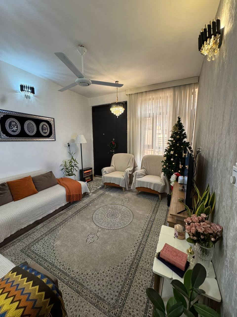 مشتمل للبيع مساحة 100 متر حي الجهاد الخارجية مربع البدالة قرب شارع العام محتويات غرفتين نوم صحيات صالة مطبخ كراج كبير
الواجهة 5 نزال 20 الاستفسار ***********
