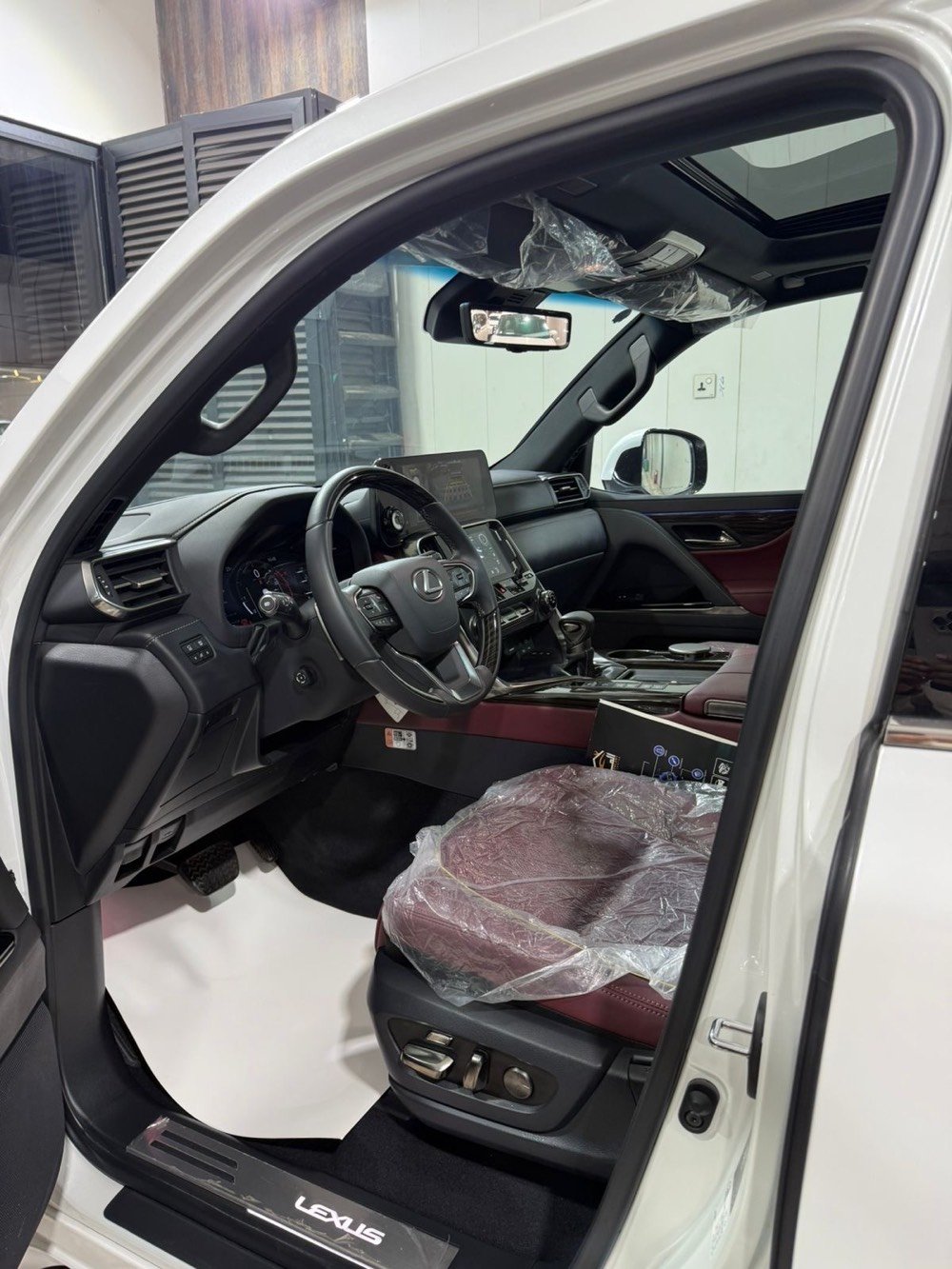 * شركة ذرى الخليج بغداد النهضة الشارع الثاني 
* ⁠سعد العبيدي (***********)
* لكزز LX 600 بلاتينيوم بانزين 2025 بغداد 
* ⁠العداد (1460 كم) بحالة الزيرو 
* السعر (210 مليون) رقم بغداد 
* ⁠سعد العبيدي (***********)
* ⁠الفئة: LX600 توين تيربو 
* ⁠الكراسي الامامية مساج (تدليك)
* عرض على الزجاج (داتا شو)
* ⁠رفع السيارة (جكات) شاحن وايرليس 
* ⁠السيارة تشغيل عن بعد ستائر ابواب 
* ⁠فتح الصندوق الخلفي اوتو 
* ⁠ويل كب قياس (22 انج) 
* ستيرن كهرباء ابواب شفط شفتات ستيرن
* ⁠ماوس تحكم وضعيات القيادة 
* 5 كامرات محيطية (360 درجة)
* ⁠داخل جلد احمر 
* السيارة (7 - راكب)
* ⁠رادار امامي - رادار خلفي 
* ⁠رادار جانبي (نقطة عمياء) 
* ⁠تحديد مسار قيادة ذاتية 
* ⁠لايت اوتو بصمة تشغيل بصمات ابواب 
* ⁠شاشة امامية كبيرة شاشة تحكمات 
* ⁠شاشات خلفية عدد (2) 
* ⁠فتحة سقف (سلايت) هاندبريك بصمة 
* ⁠الجنطة الخلفية كهربائية اوتو هولد 
* ⁠حافظة نضارات + كارت 
* ⁠كرسي السايق ميموري (ذاكرة)
* ⁠الكراسي الامامية كهرباء 
* ⁠كراسي الامامية تبريد وتدفئة 
* ⁠الكراسي الخلفية تبريد تدفئة 
* ⁠كراسي 7 راكب كهرباء
* ⁠ثلاجة وسطية جنطة كهرباء 
* ⁠تبريد شاشة تحكم ستيرن ترايش نفخ بالابواب 
* حساس امامي خلفي لايت ثلاث عدسات 
* ⁠مري طي كهرباء دوسات نيكل 
* ⁠قبضات ابواب نيكب ترايش ابواب نيكل 
* السعر  (210 مليون) رقم بغداد 
* العنوان :- بغداد النهضة الشآرع الثآني  شركة ذرى الخليج سعد العبيدي 
* ⁠للاستفسار هـ(***********)