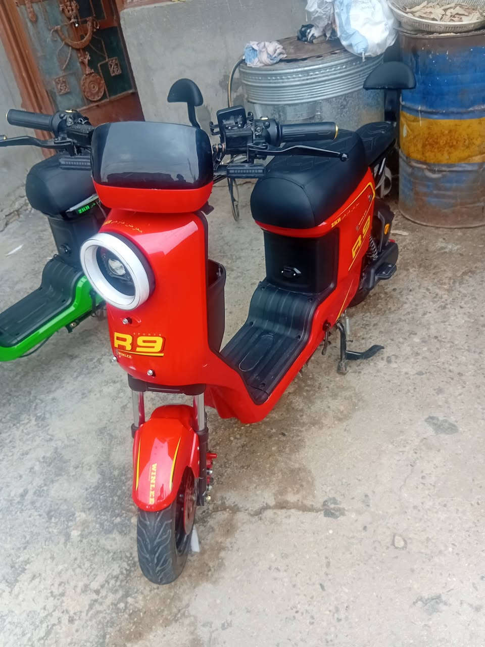 السلام عليكم عندي دراجة لبيع عنوان جسر ديالى رقم ***********
