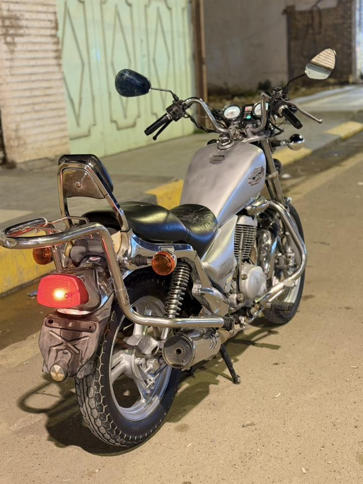 سلام عليكم دايلم للبيع نظافة كدامك محرك مكفول غير مفتوح لاتنقيص ولا تبخير نهائيا بي مشكلة بلكير عته بلنمره الثالثه فقط رايده ب650 وبي مجال الشراي يتصل ***********
