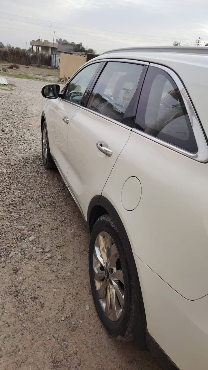 السلام عليكم
كيا سورنتو موديل 19 رقم بغداد 
ب اسمي 
محرك 6 سلندر 3500 
كير 8 نمر 
ماشيه 61 
بصمه 
كراسي كهرباء 
جنطه كهرباء 
3 قطع تبريد 
7 راكب جلد 
محرك كير كفاله وين ميعجبك افحص 
صبغ جاملغ خلفي بدون دواخل 
راسلني وات ساب ارسلك السونر 
السعر 240 وبيه مجال تعال شوف وبيك خير وادلل 
*********** العنوان بغداد
