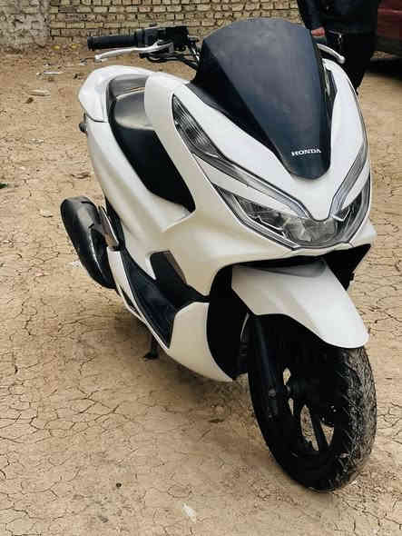 السلام عليكم
جيل ثالث2020  PCX

وارد كوري
كفالة عامة مال حاويه رمبة
حساس ازدحام
تدفئة باليدات
عقل رياضي  
 اللون ابيض صدفي شذرة
مشي معدل   بطناش

.......(اكرر دراجه مال حاويه)

السعر 16 وبيهة مجال

المكان بغداد المعامل   حي النصر

للاستفسار ***********  متواجد واتساب
