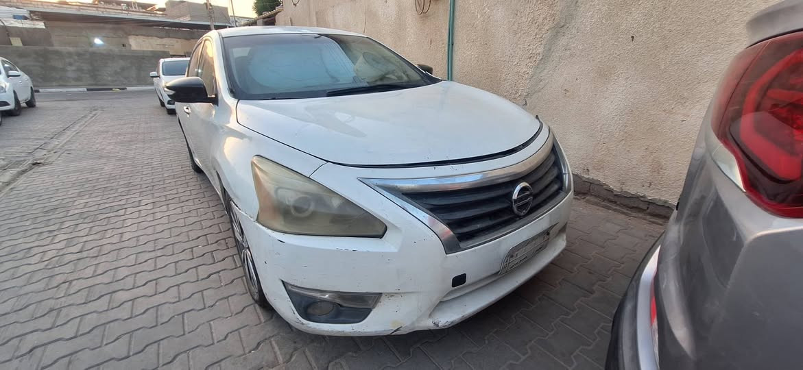 السلام عليكم
نيسان التيما موديل ٢٠١٣ 
محرك السيارة مجفت 
السيارة حداديتهه وسط وطستهه ناعمه لكن بحاجة الى تبديل ربلات مكينه 
نقص لايتات الامامية بحاجة الى تعمير 
كمبريسر تبريد شغال فقط كلج كمبريسر متوقف 
السعر ٦٧ ورقه قابل للتفاوض
***********
