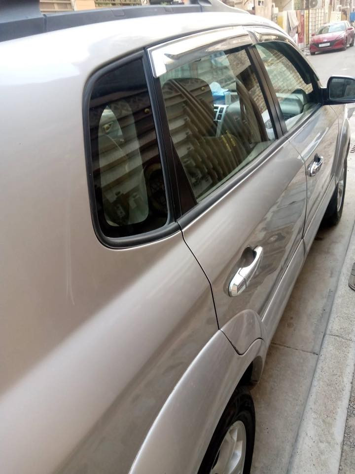 سياره توسان موديل 2009 كامله المواصفات بيها اللون جارد ومصبوغ البنيد والچاملغ  الخلفي السعر 115 /***********
