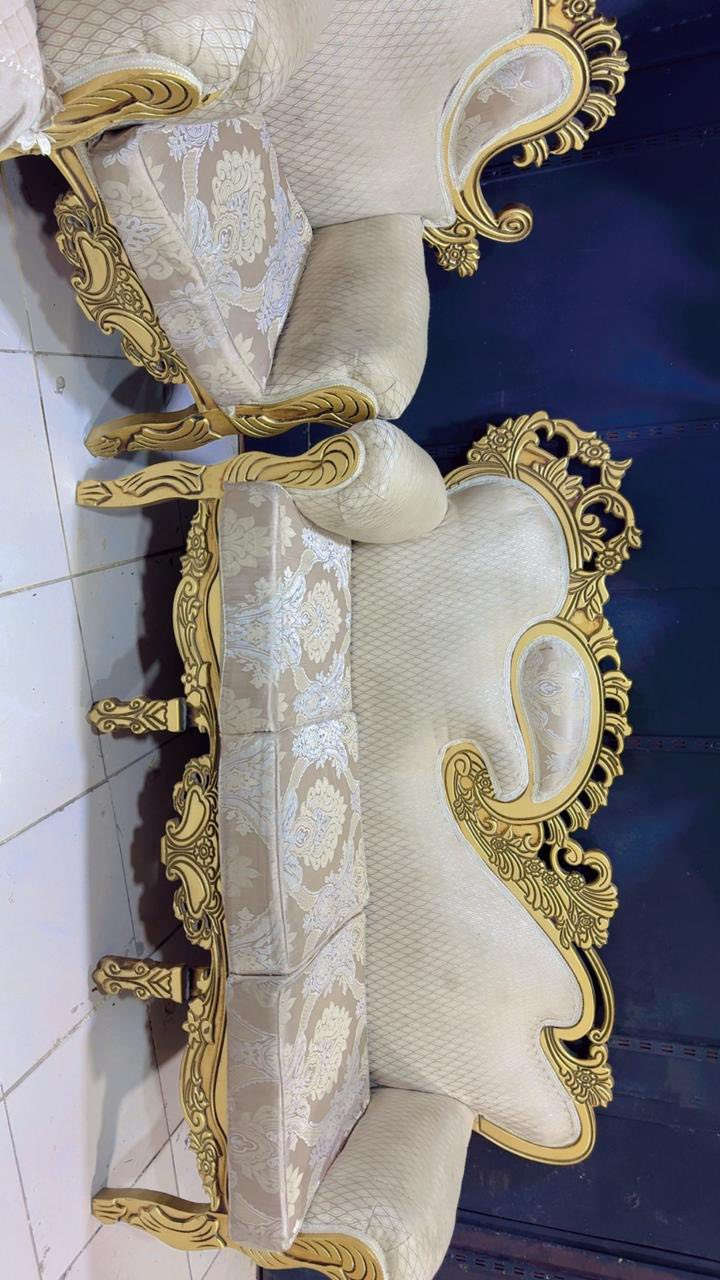 السلام عليكم تخم للبيع مستخدم شي قليل
السعر ٣٥٠ وبي مجال عنوان حي المهندسين 
***********
