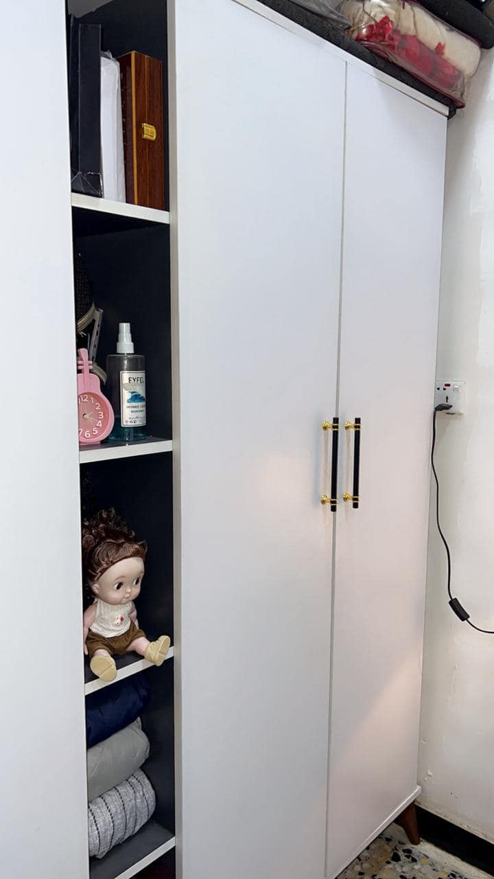 للبيع كنتور أربع بيبان شغل قوي وجودة عاليه مابي اي عيب سبب البيع (تبديل) جاهز للتسليم مع سعر مناسب 300 للاتصال (***********)
