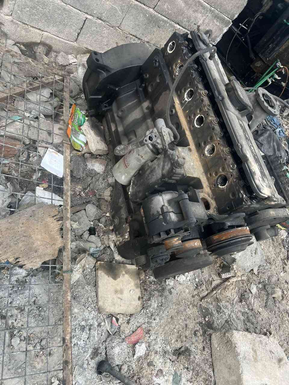 السلام عليكم عندي مولده افيكو. 120 توليد 200 كيفي مولده كايمه. أبيع كوم حديد. بس توليد  مكفول   كمنز 24 ولف   كايمه   تفيد. جناي كمنز. غراض.   سعر كمنز 2 ورقه. افيكو. سعر 22  بدون عمله  أبيع. كوم حديد. ***********
