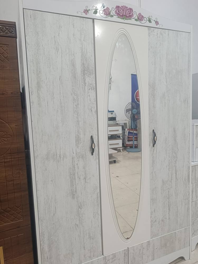 ئەم دوو کەنتۆرە3دەرگا زۆر پاکن لۆکن.هەولێر5عەسارۆک نزیک مەلەوانگای ئاریان.*********** أربيل, العراق
