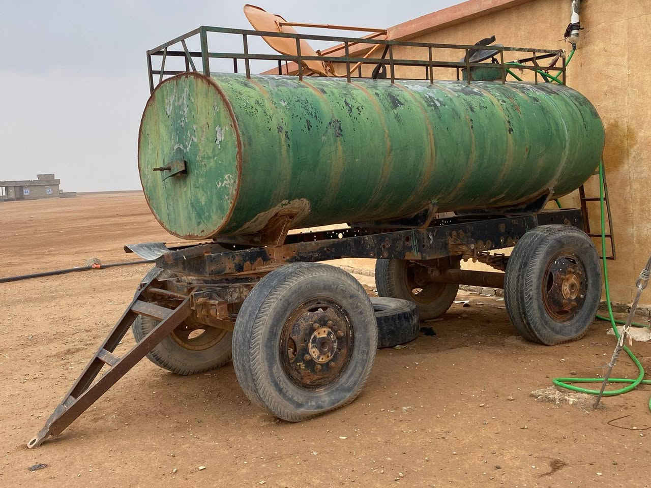 حدادة محمد حسين الربيعي 
للبيع مقطورة السعة 5000لتر
الموصل/صناعة وادي عگاب/سايدين ربيعة 
***********واتساب
***********واتساب
