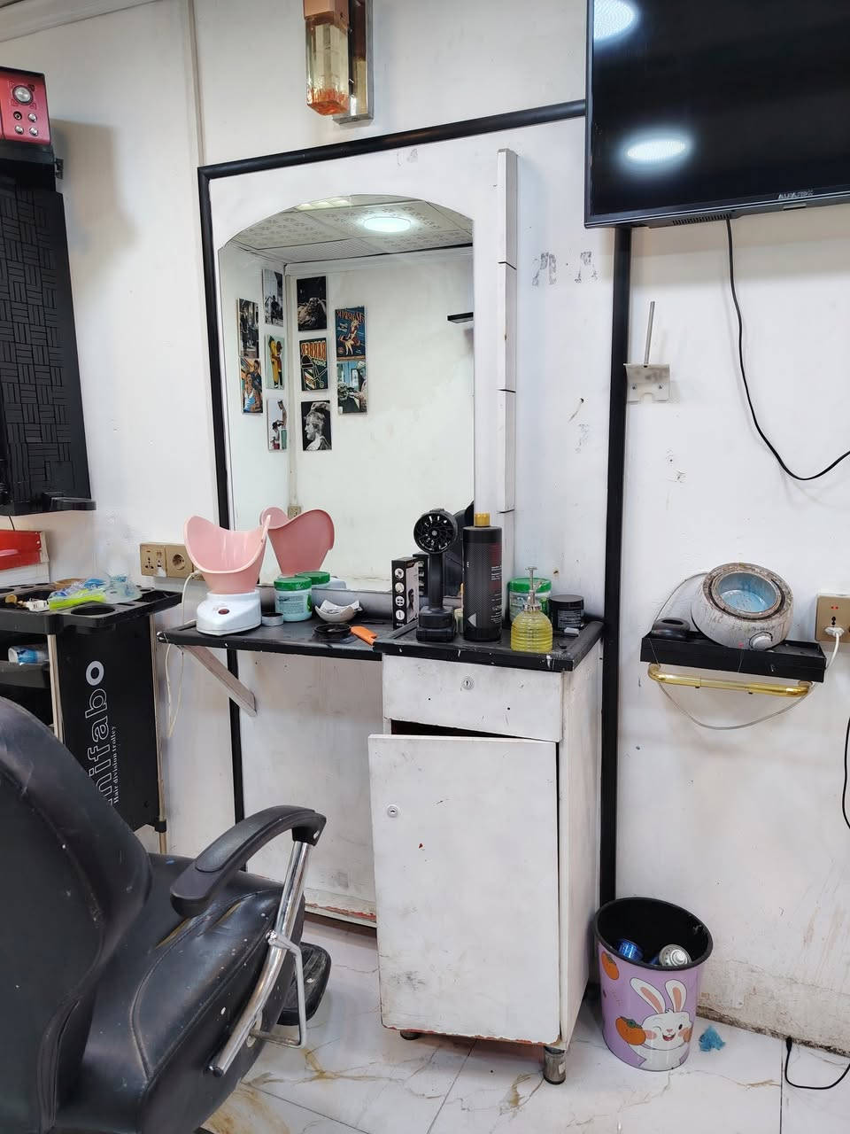 هذني 3 ميوزه أو مغسله اوكرسي
مغسله

المرايه و مغسله

كرسي حلاقه

مكان وين؟؟ كركوك دوميز *********** بي وتساب هم
