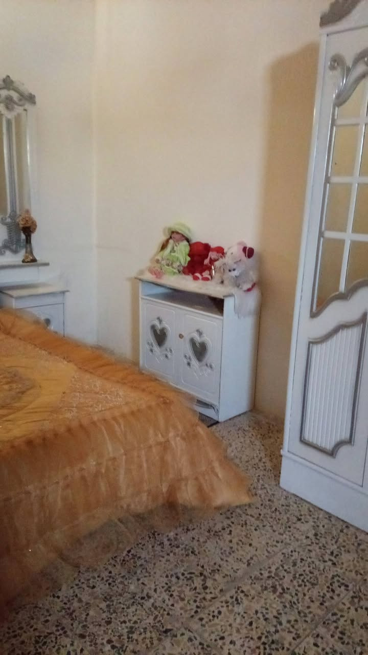 السلام عليكم غرفه اخشاب صاج عراقي للبيع مستعمل شهرين للاستفسار خاص او ***********
