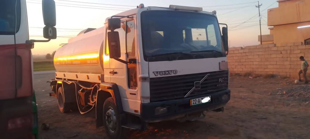 للبيع فولفو موديل 2000 وكالة نفط جديده جيبئس طوناج جديد عداد أمريكي تناكي حموله 10000لتر جديد افصال جديد الاتصال على صاحب التنكر *********** صلاح الدين تكريت
