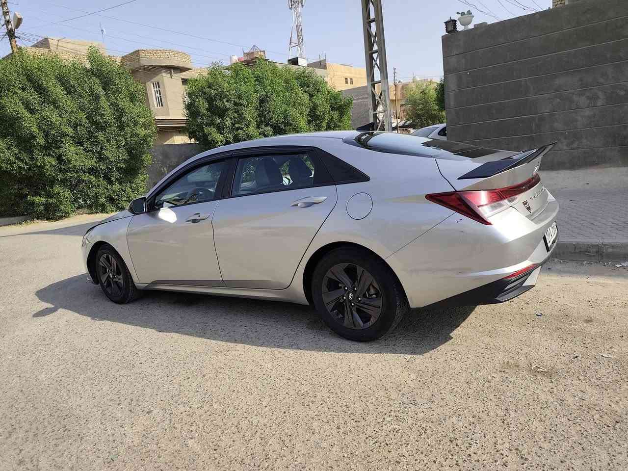 السلام عليكم  
هيونداي النترا موديل 2023
مواصفات :- ( محرك 2000
 دوش ، بصمة ابواب 
+ صندوك + تشغيل 
، تشغيل عن بعد ، 
شاشة ابل كار بلي ،
 كاميرا خلفية دواره 
، فول تحكم ستيرن 
، مانع تزحلق ، تحديد مسار
 ، قيادة ذاتية ،  + مانع تصادم ، 
نقاط عمياء جانبية ، ويل كب ،
 وباقي المواصفات المعروفة ) 
((حادث موضح بالصور
بارد بلجاملغ وشبر صبغ بلبنيد
 بدون دواخل ليبل واحد راعيه في كربلاء وكاله خاصه للقياده  من راعيه  تخم تاير هسه شاده وباتري جديد ومدوشم الأرضيات سعر 145وبيه مجال ماشيه 102الف كيلو متر  عنوان كربلاء 
مراوس  اذا سبورتج حديث أو توكسان  هذا رقمي 
***********
***********
