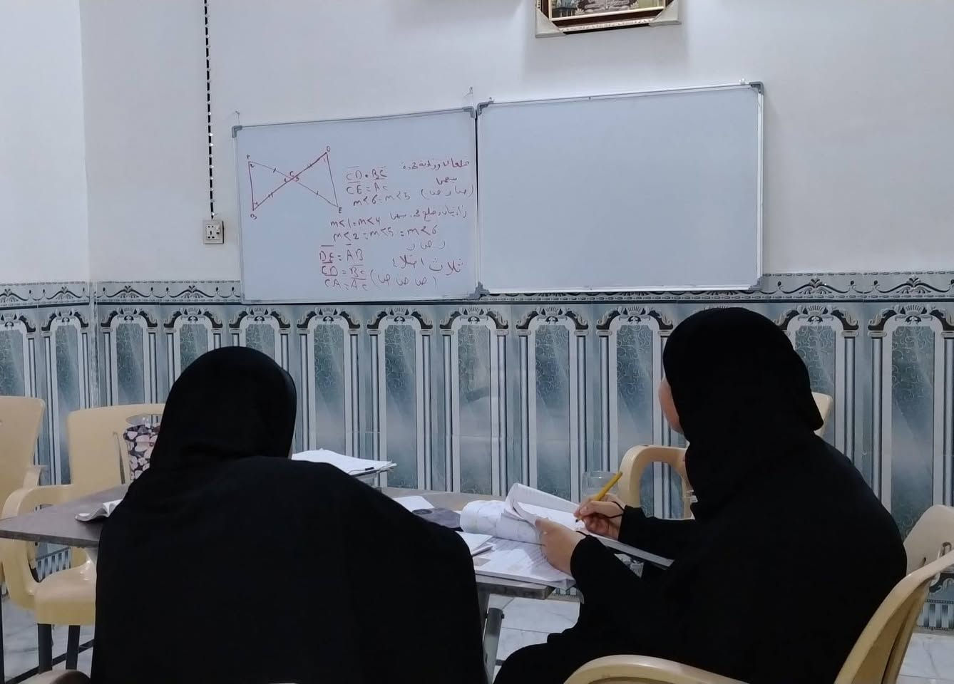 تستمر دورات الدور الثاني لطلبة الصف الثاني المتوسط، والتسجيل ما زال مستمرًا. أهلاً بكم في نجوم الغد. 🌟
📌العنوان قضاء المناذرة شارع  مطعم ثائر الجبوري قريب صالون ضي القمر للسيدات
📩 للحجز والاستفسار راسل الصفحة 
او الارقام التالية 
***********.    ***********
