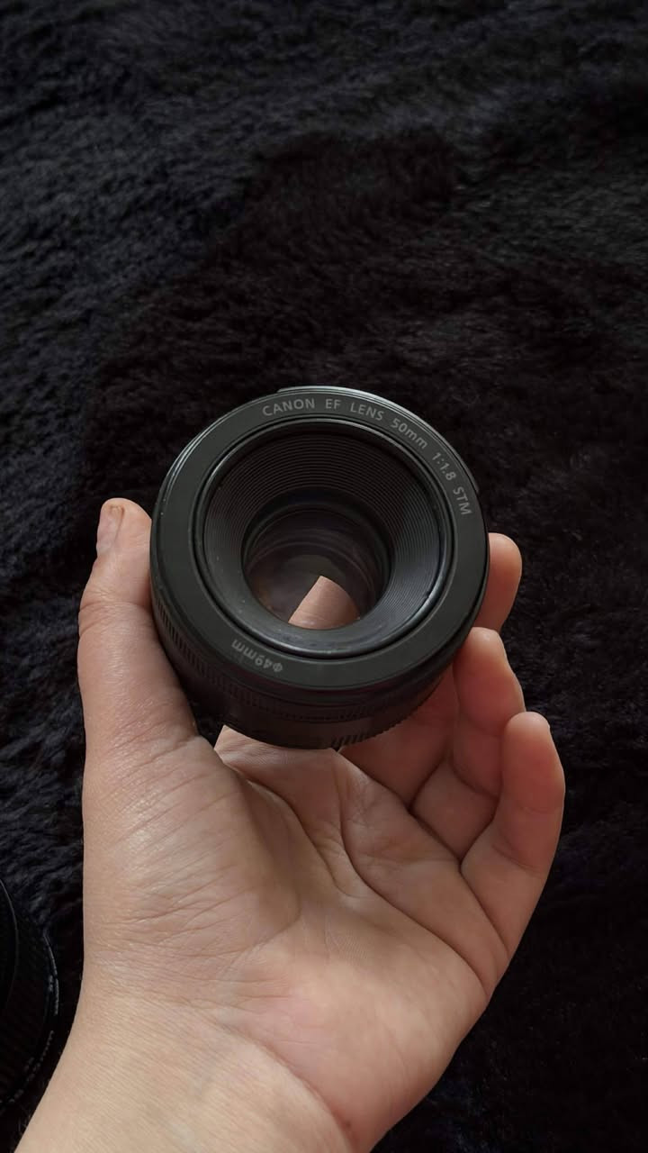 📢 إعلان بيع كامرة Canon 700D بحالة ممتازة – نظافة 98% 🔥
عدة متكاملة وجاهزة للاستخدام 👇

✔️ عدسة أصلية 18-55
✔️ عدسة 50mm بعزل جميل
✔️ حقيبة Canon أصلية
✔️ بطاريات عدد 2 + شاحن
📸 مناسبة للتصوير الفوتوغرافي وصناعة المحتوى
💰 السعر: 325 ألف دينار عراقي
🚚 التوصيل متوفر لجميع محافظات العراق
📱 للتواصل واتساب : ***********
