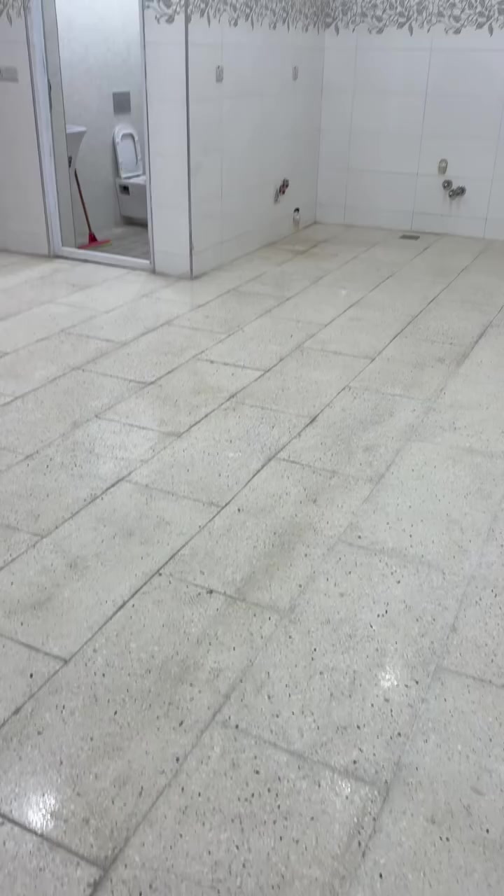 السلام عليكم شقة كامله ديلوكس درجه اولى مساحه 120 متر تصلح سكني او شركات تجاريه مكان بغداد شارع فلسطين سعره الايجار لاستفسار مراسله او اتصال ***********
