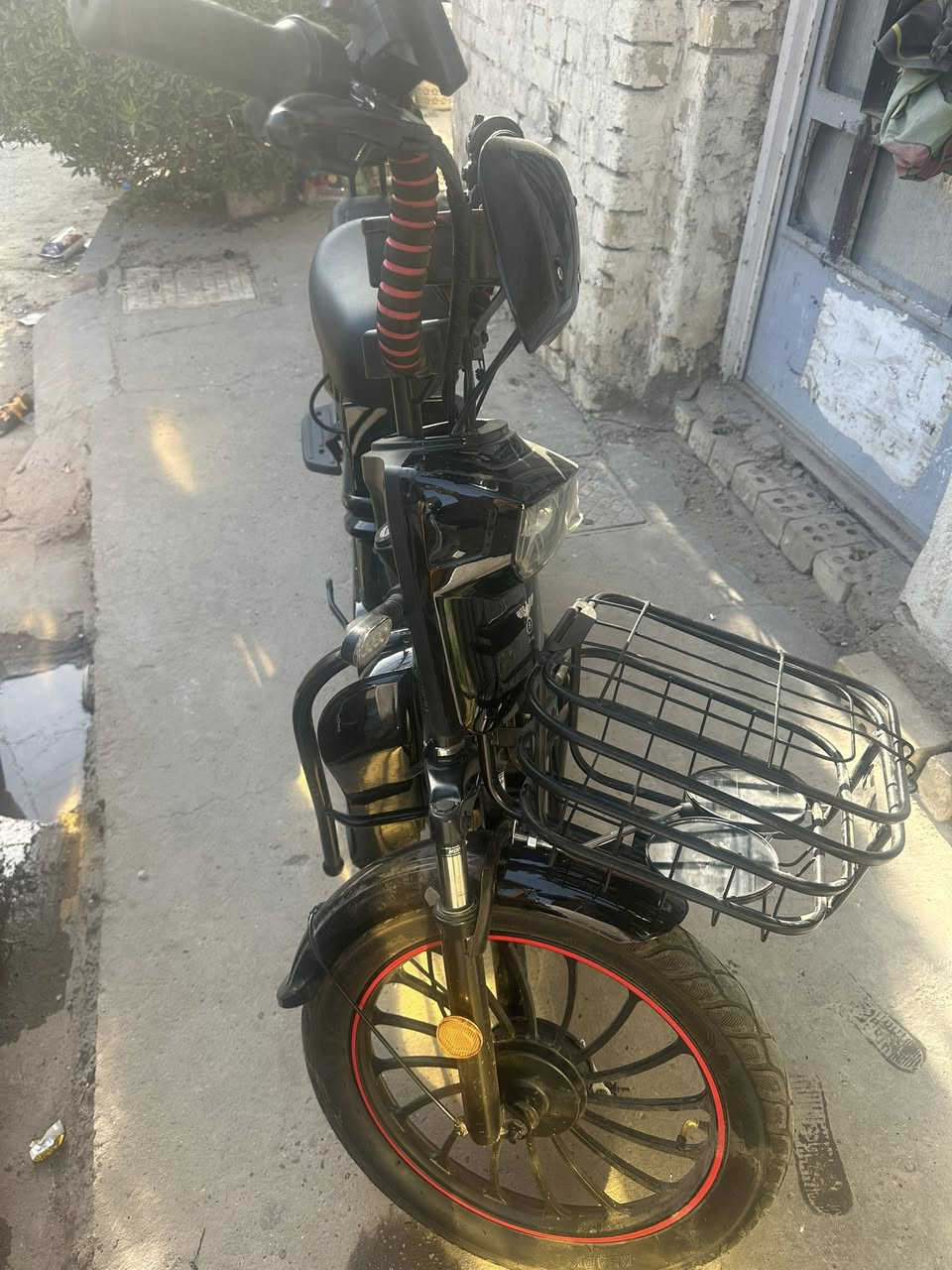 حجمهة ٢٠ السلام عليكم ورحمة الله وبركاتة دراجة شحن نضيف جداً حداً زيرو زيرو كارتونة وياهة مري وشاحنة اذا بيهة شخط تاخذهة بلاش مكاني بغداد شارع حيفا السعر ٣٧٥ وبيهة مجال 
***********
