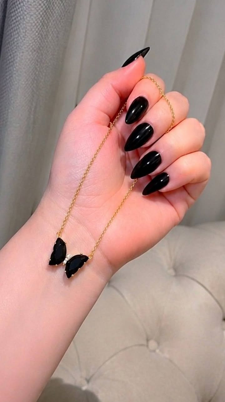 سيت الفراشة 🦋🦋

الجمال لجمال 🥰😍
لصاحبات الذوق الرفيع 
وفرنا لكم اكسسوار احلا 
ما يكون ♥️🖤
قلاده الفراشه طلاء اصلي ثابت جدااا حجر زاركون كرستالي 
متوفرة باللونين 👇
الاحمر والاسود ♥️🖤


**إذا كنت صاحب هذا الإعلان وتريد حذفه لأي سبب، رجاءا أرسل رسالة إلى الدعم الفني**