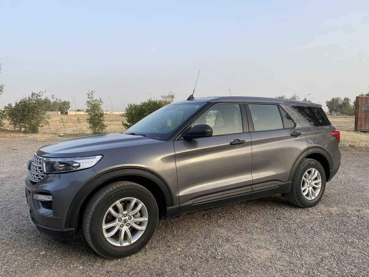 السلام عليكم 
للبيع فورد اكسبلورر 2021
4 سلندر 2.3 EcoBoost Turbo | دبل 4WD
قير 10 سرعات أوتوماتيك
لون رصاصي، سيارة مرتبة ونظيفة كلش.

✅ ممشى: 43 ألف ميل
✅ رادار + مساعدات قيادة
✅ شاشة وسطية كبيرة + Apple CarPlay / Android Auto
✅ كامرة خلفية + حساسات
Drive Mode / Terrain Management.   
✅ تحكم تبريد خلفي + دبل زون
✅ 3 صفوف / 7 مقاعد
✅ دفع رباعي ذكي
✅ تبريد ثلج وسحب ممتاز

🔧 الملاحظات:

* الباب الأمامي جهة الراكب مضروب ومبدل
* بارد بالباب الخلفي
صور الحادث موجودة راسلني ادزهم الك 

السيارة بصورة عامة مرتبة، عائلية ومريحة للسفر والخط.

💰 السعر: 215 وبيها مجال 
📞 للاستفسار خاص أو اتصال او واتساب : ***********

ملاحظة:السيارة موجودة بالبصرة 
وبعد يومين راح اتواجد بأربيل
