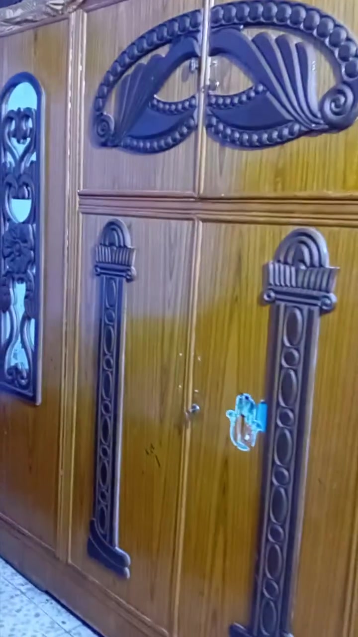 غرفه مستعمله للبيع  السعر ٣٥٠  عوزهه تلميع مكان بغداد ***********
