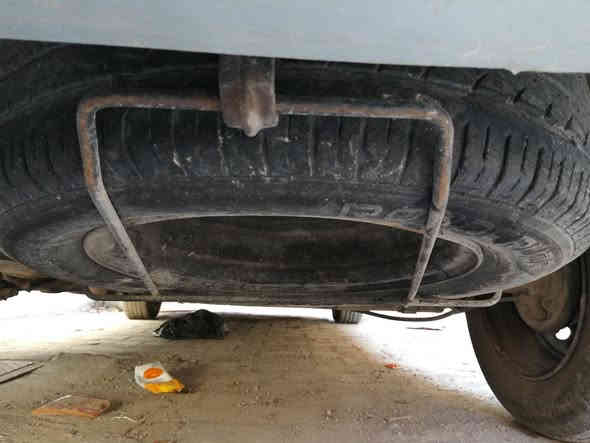 السلام عليكم
بيجو ٣٠٦ بلاديه بدون صبغ جراد بسيط بداية القماره
أتصور يروح بالبولش 
رقم بغداد مشروع وطني بإسمي شرط التحويل سنويه لل٢٦ الشهر العاشر
كير محرك نظيف تدفئه وتبريد كومبرسر جديد فريز جديد راديتر تدفئه جديد؛
كشنات بلاد نظيفه
برده خلفيه بلاديه حداديه نظيفه تصير بيها شويه رجه بالمعدل بيها ويلين عوج
لايتات تصعد وتنزل كهرباء
جام أمامي كهرباء
سنتر لوك ريموت بلادي
سبير ٢٤ ساعه نازل لان السبير يصير جوه الصندوك زوج تاير جديد وزوج نص عمر
كهربائيات كلها شغاله
داينمو ياباني ٩٠ امبير 
بس كشافات الدعاميه مكسوره وأيضا تشتغل 
مكفوله من الضربه القويه والصبغ.. 
وكل هذا وتجي وتشوف وتفحص بعينك .. 
سعرها ٤٧ وبيها مجال قليل
طبعا صورت السياره بدون غسل والصندوك جديد بلاد بس بيه غراض ومصورته
المكان بغداد المنصور الوشاش متواجد فقط بعد الظهر 
*********** ...
