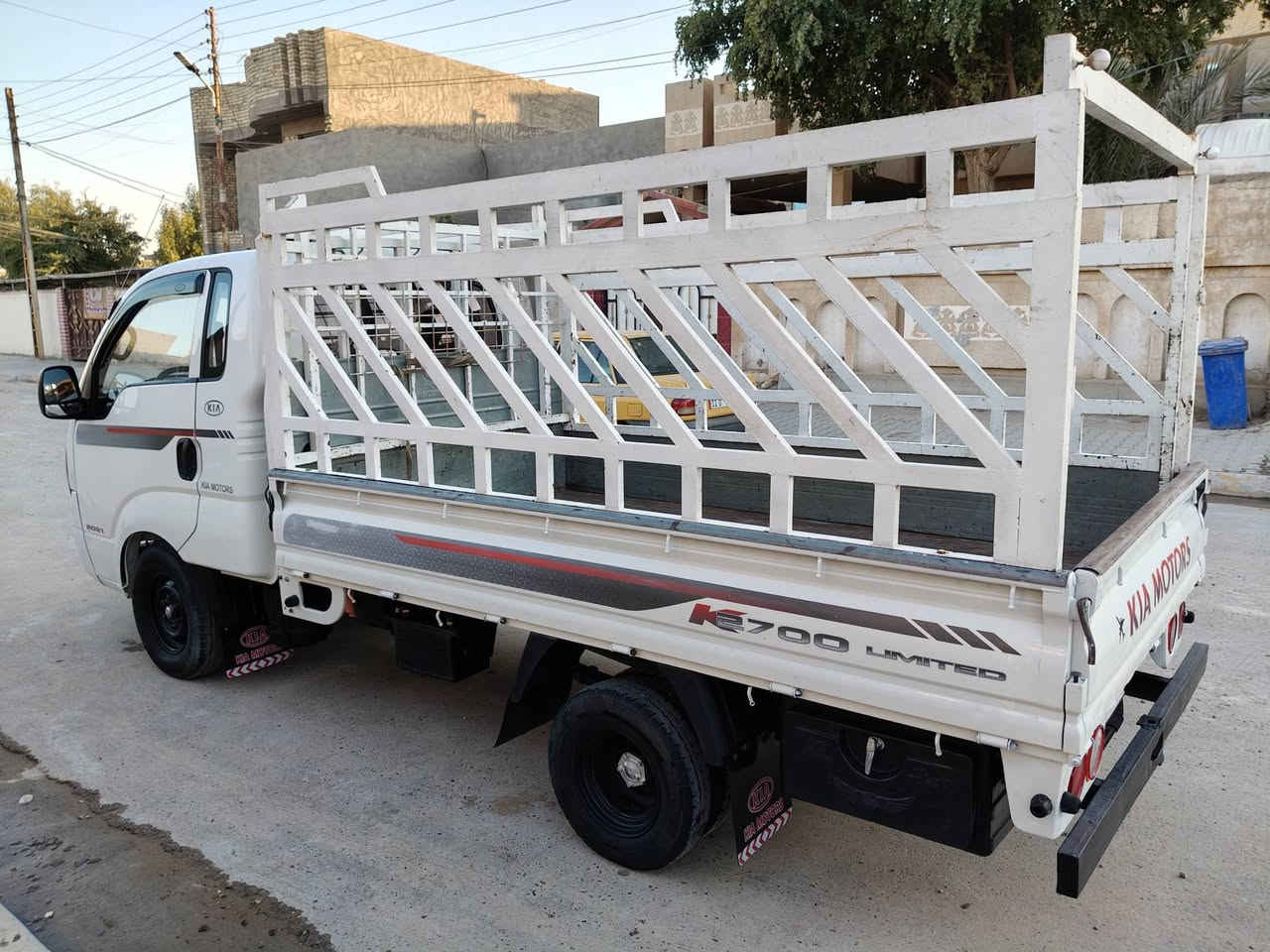 السلام عليكم كيه بنكو 2014
السياره مقفوله من الضربه مصبوغه حزام لجماليه التكم والقماره والبجم مقفولات بس  صفاح محرك كير اكسن شاصي منضومه تبريد جديده تخم تاير السعر 105 وبيها مجال مكان السياره الحصوه مال ابو غريب رقم المبايل *********** غير متواجد على الفيس
