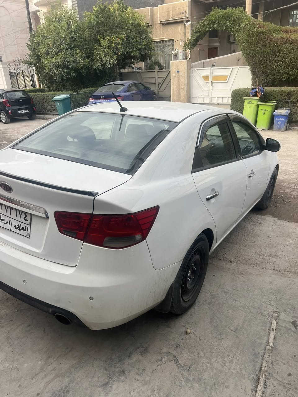 السلام عليكم 
كيا سيراتو ٢٠١٣ خليجي بيهه باب صبغ فقط مواصفات عاديه شاشه تحكم استيرن صدر تايرات جدد كير مكينه كفاله ماشيه ١٧٣ رقم اربيل تحويل ثاني يوم السعر100مكان الغزاليه 
***********
