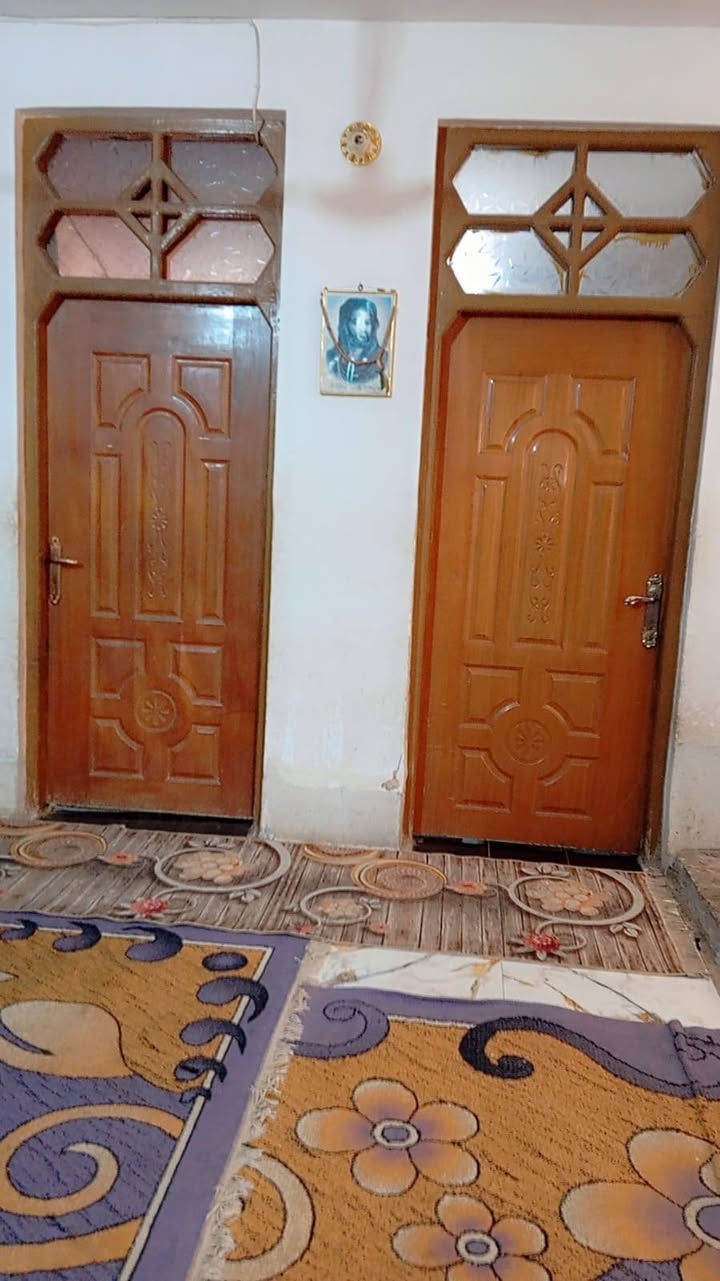 سلام عليكم بيت البيع مساحه 200 طابوه صرف التاجيه بناء غرفتين نوم وستقبال وهول صحيات داخليه وخارجيه الاستفسار***********
