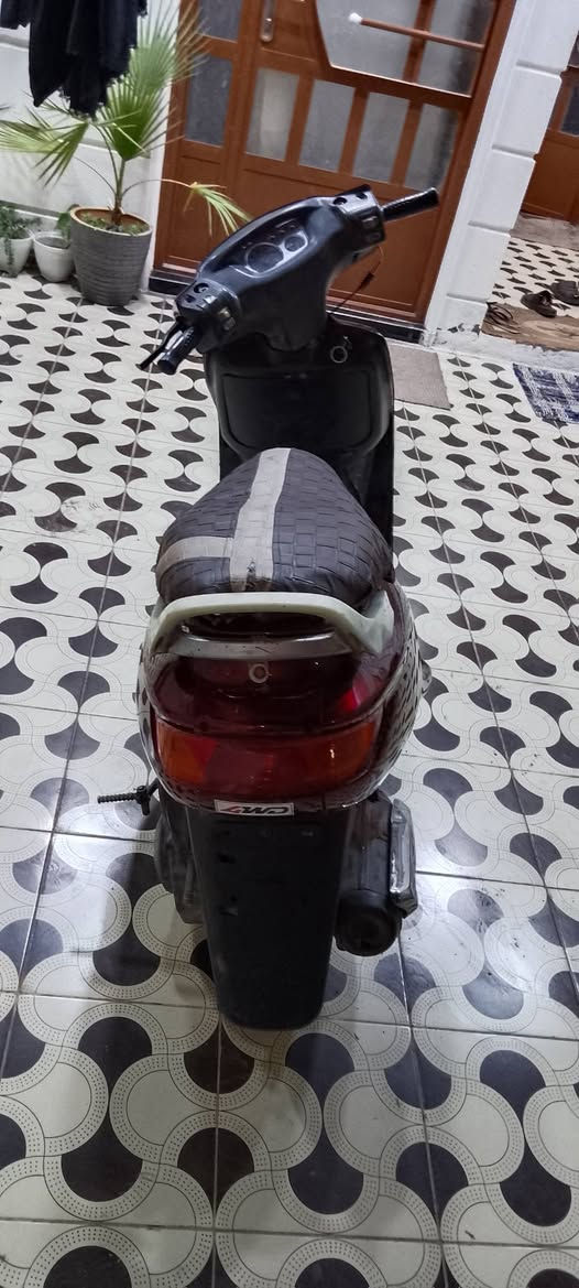 السلام عليكم دراجه فورتي  السرعه 140 دراجه حلوه وكامله كلوبات شاير كلها شغال ماكينه ما مفتوحه مكاني ديالى خالص هبهب سعر 275وبيها مجال وهذا رقمي***********
