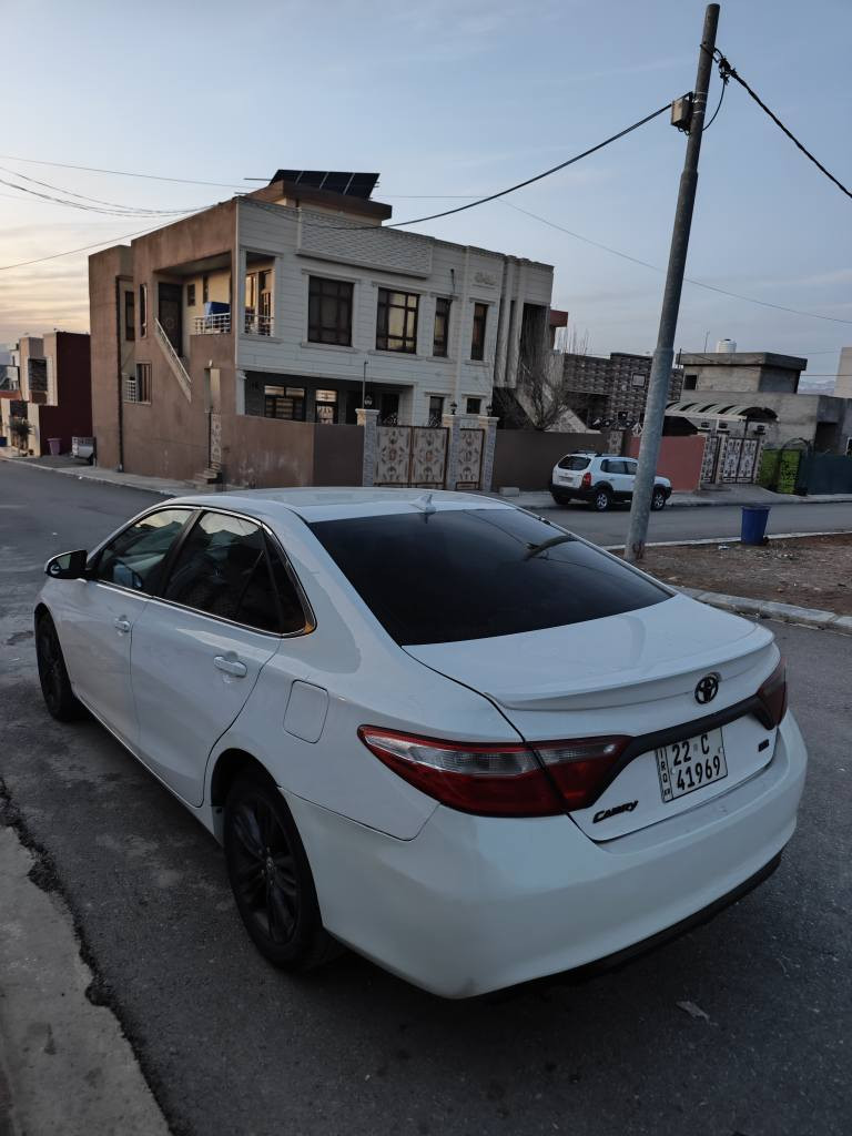 Toyota camry 
مودیل 2015 
مواصفات SE 
بیھا خمس قطع صبغ بدون دواخل و بدون ارباک 
کیر و محرک بشرت 
 350 $  غرامه ینزل من السعر 
رقم و سنوی جدید 
سعر 130$ ورقە و مجال 
مکان سیارە زاخو
رقم موبایل
 *********** زاخو, دهوك
