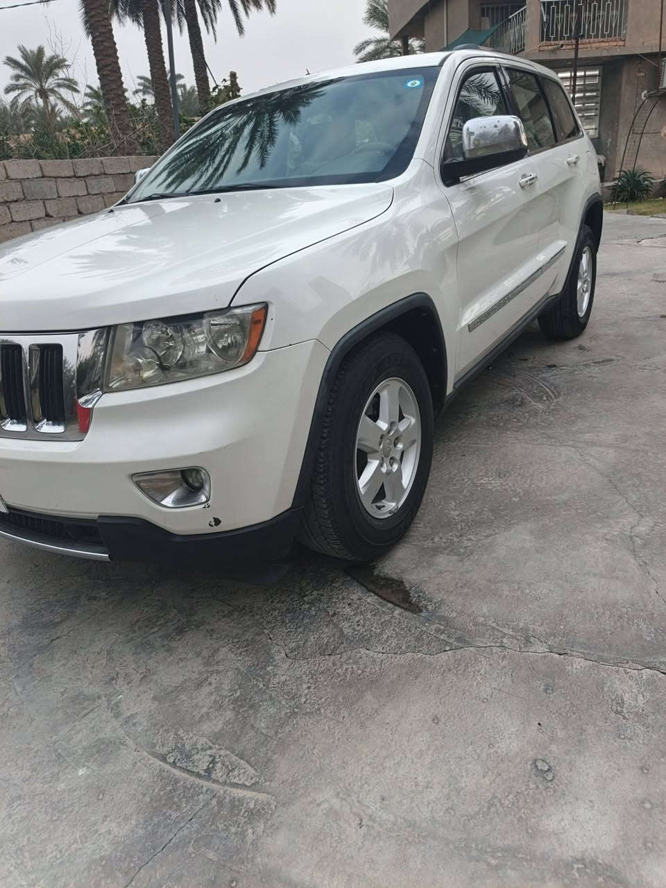 سلام عليكم للبيع جيب ٢٠١١ بيها جاملغ امامي وباب بدون دواخل مكينه فقط رواجز بيها السعر ١٣٨  ***********
