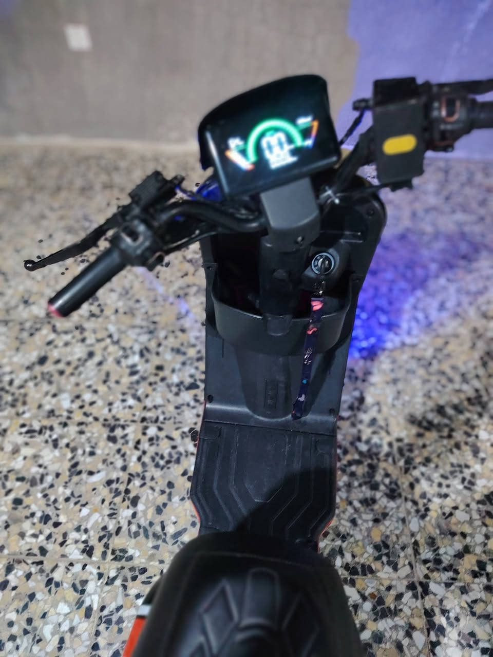 سلام عليكم درجة شحن ار 7 نظافة 100 /100 سعر 450 الف 
العنوان المدائن سلمان باك رقم ***********
