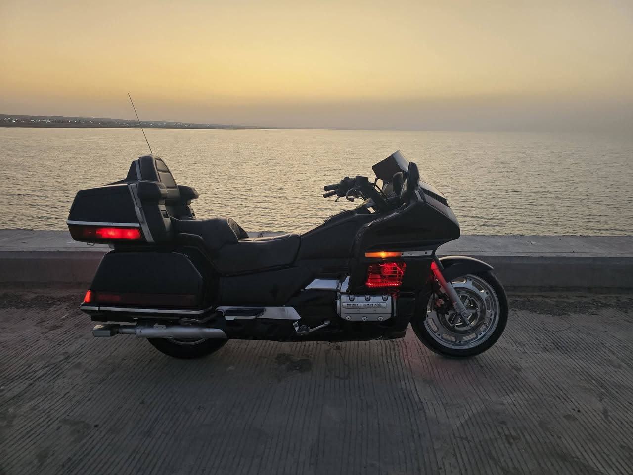 سلام عليكم
اخوان عندي هاي الكولد...
موديل (89)...
كير ومحرك بشرط جديده مصارلها سنه داخله للعراق مال رمبه...
كهربائيات مابيها عيب..
جك البك شغال...
بطاريه جديده...
حماوه ما تصعد أكثر من ربع...
بيها نواقص بسيطه مثل قمجي كيلو متر...
قبغ  صفاحيه الي بجنطه ...
اوراقها موجوده
او مرواس بشادو او ستد او دراك ستار بس كون ( مرقمه)  وكلاسك
مكاني ديالى ناحية السعديه الجبل 
 هذا رقمي ***********  مع الحساب همات موجود بيك خير 
مو شراي لتعبني وتكسر بيها
