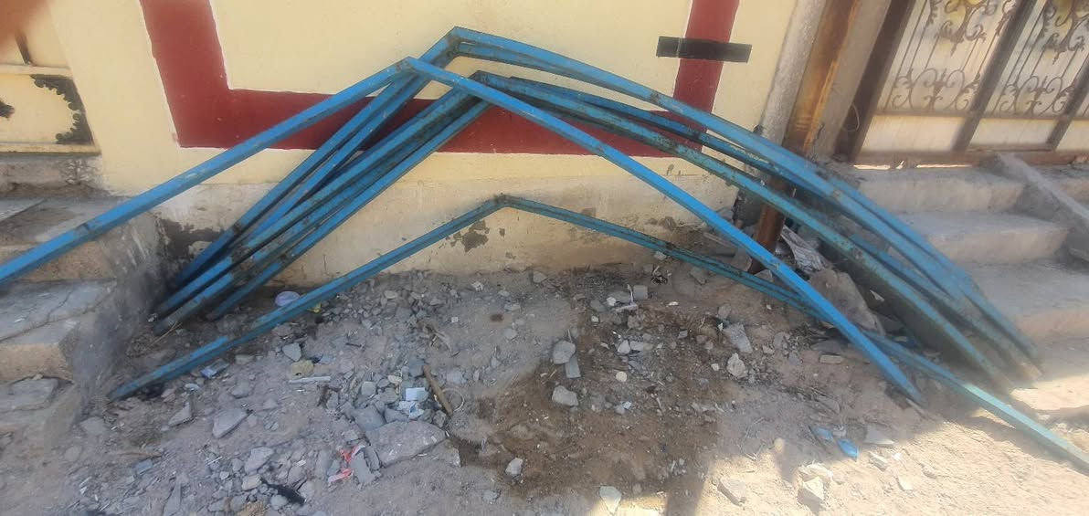 جادر اقواس شبح كبير  طول ٦ وعرض ٦ اربع شبات 
+ طبقتين قماش + منقله + ميز حديد +ميز جاي 
سعره بمليون وبيه مجال  *********** البصرة زبير
